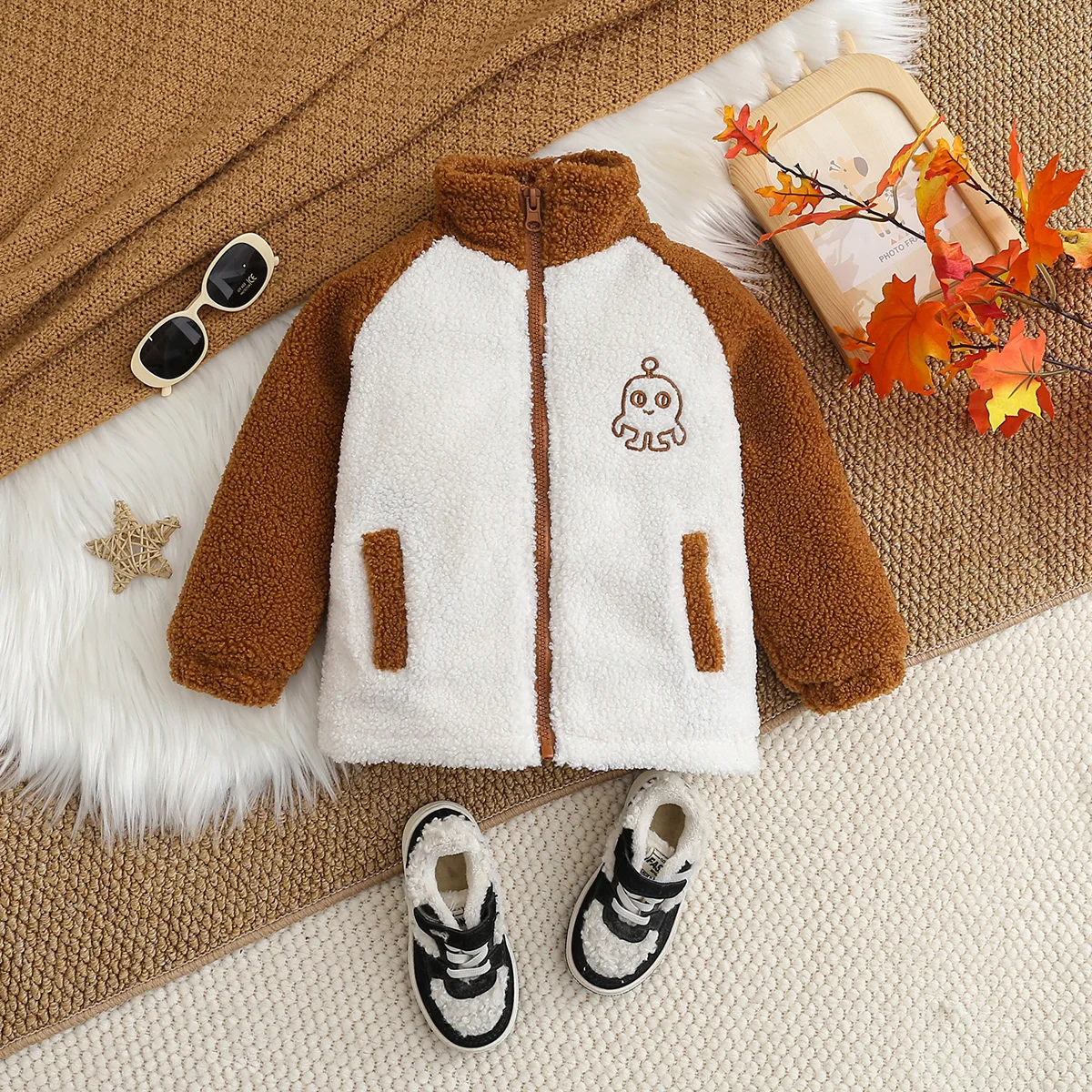 Unisex braune Fleecejacke mit Stehkragen, Herbst-Winter-Freizeitkleidung für Jungen und Mädchen, neutrale Farbgebung, weiche Plüsch-Oberbekleidung