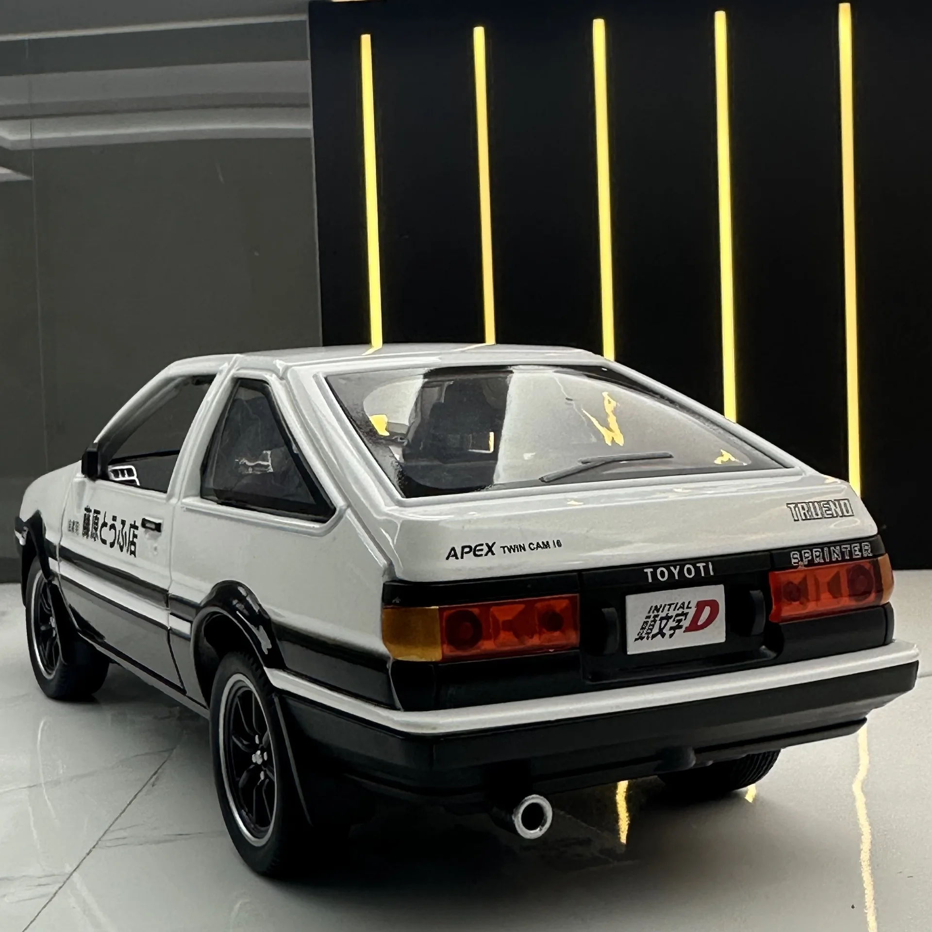 Initial D-Coche de juguete modelo Toyota AE86, vehículo deportivo de aleación fundido a presión para niños y adultos, escala 1:24, A458