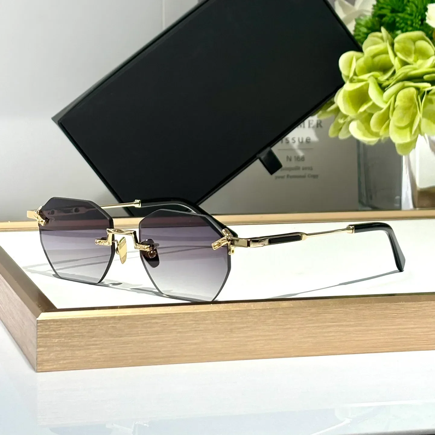 

Fashion Sunglasses For Women and Men CURTIS Style Anti-Ultraviolet Retro Plate Frameless Special design Glasses Random Box