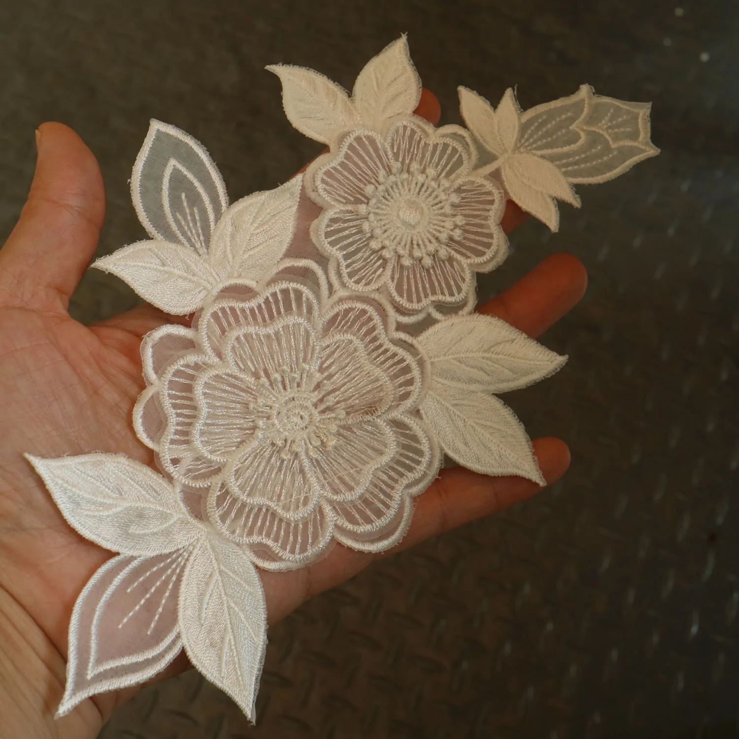 Modische weiße Pailletten-Stickerei, Blumen-Spitzenapplikationen für Kleidung, bestickte Pailletten, Blumen-Patches, große Parches – Detail 7