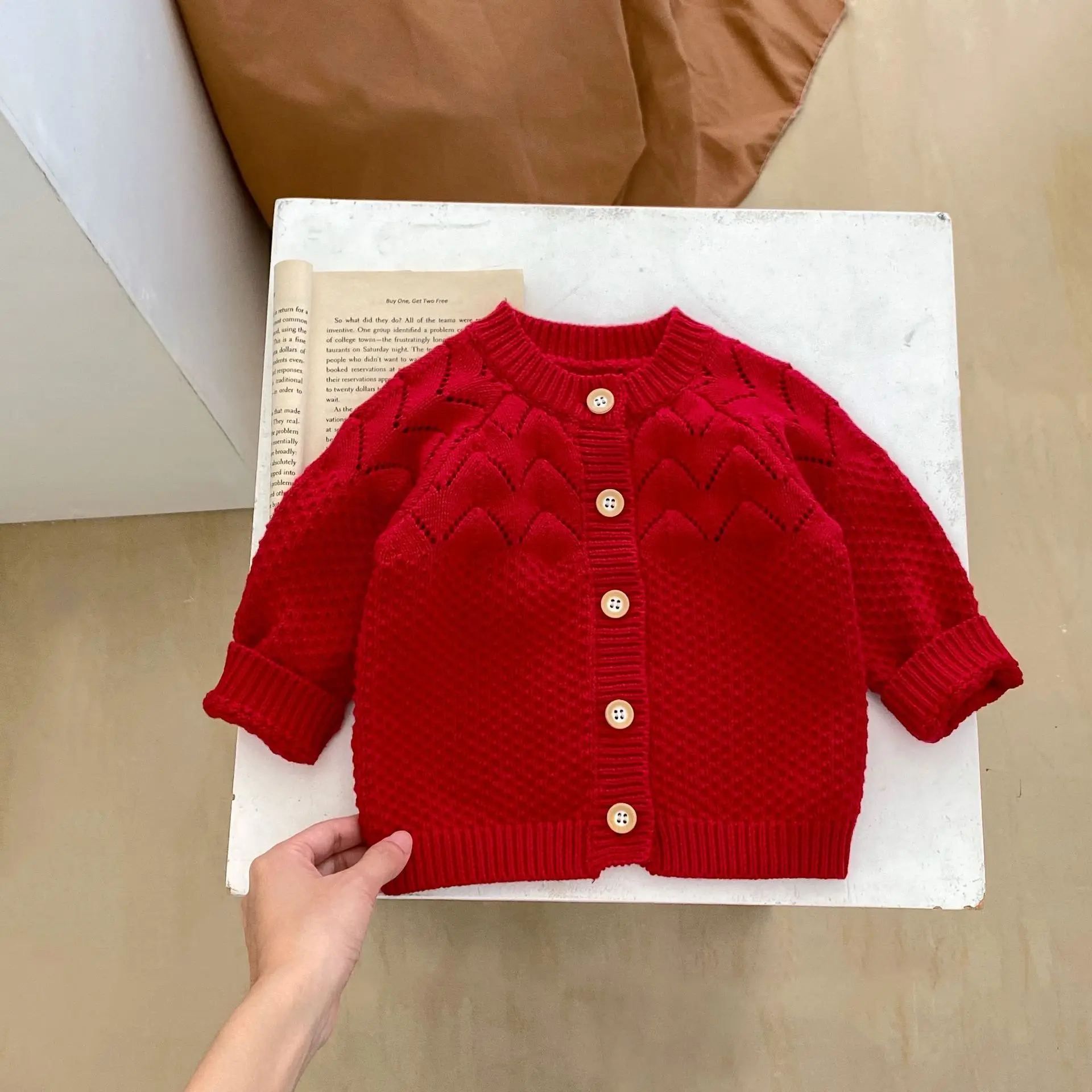 

New autumn baby clothing for 0-3 years old, red round-neck, long-sleeved sweater, knitted jacket