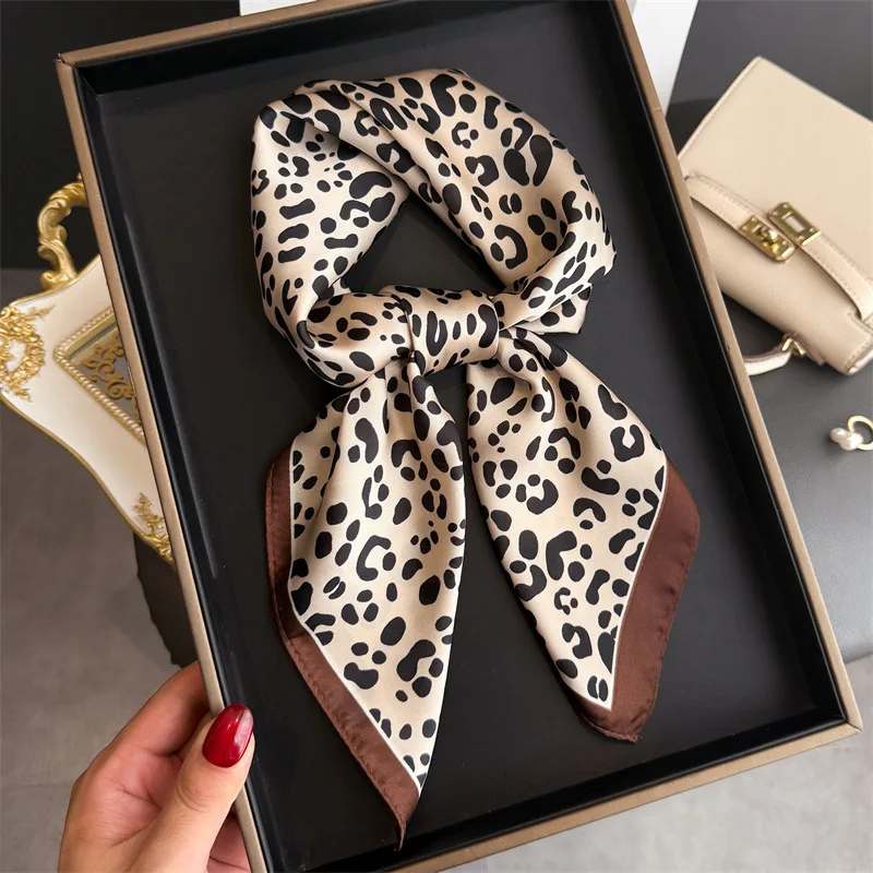 Böhmischen Stil Druck Luxus Marke Seide Quadrat Schal Frauen Satin Schals Halstuch Wrap Schals Bandana Haar Hjiab Floral
