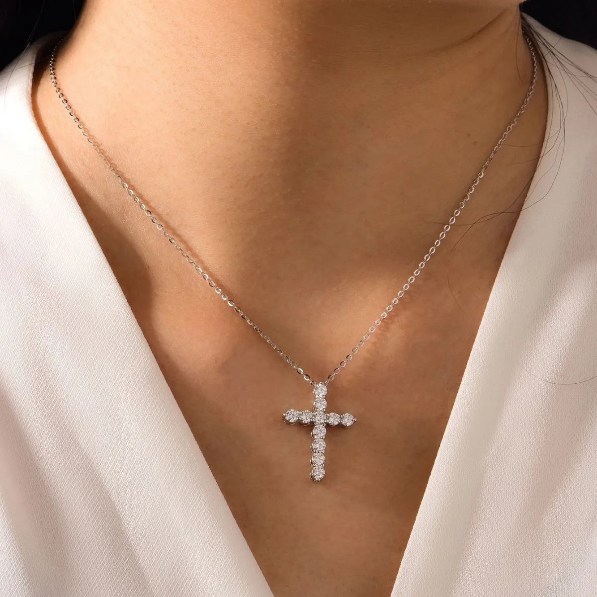 LYEE CYEE Moissanite Cross Necklace 925 Sterling Silver 18K Gold Plated Elegant Style for Women Gift Comes with GRA Certificate