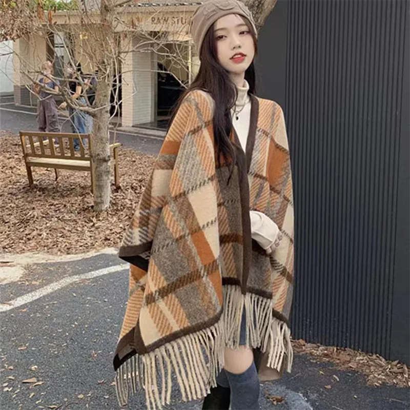 

2023WinterNew niche design tassel plaid women's scarves made of imitation cashmere thickened for warmth paired with a cold shawl