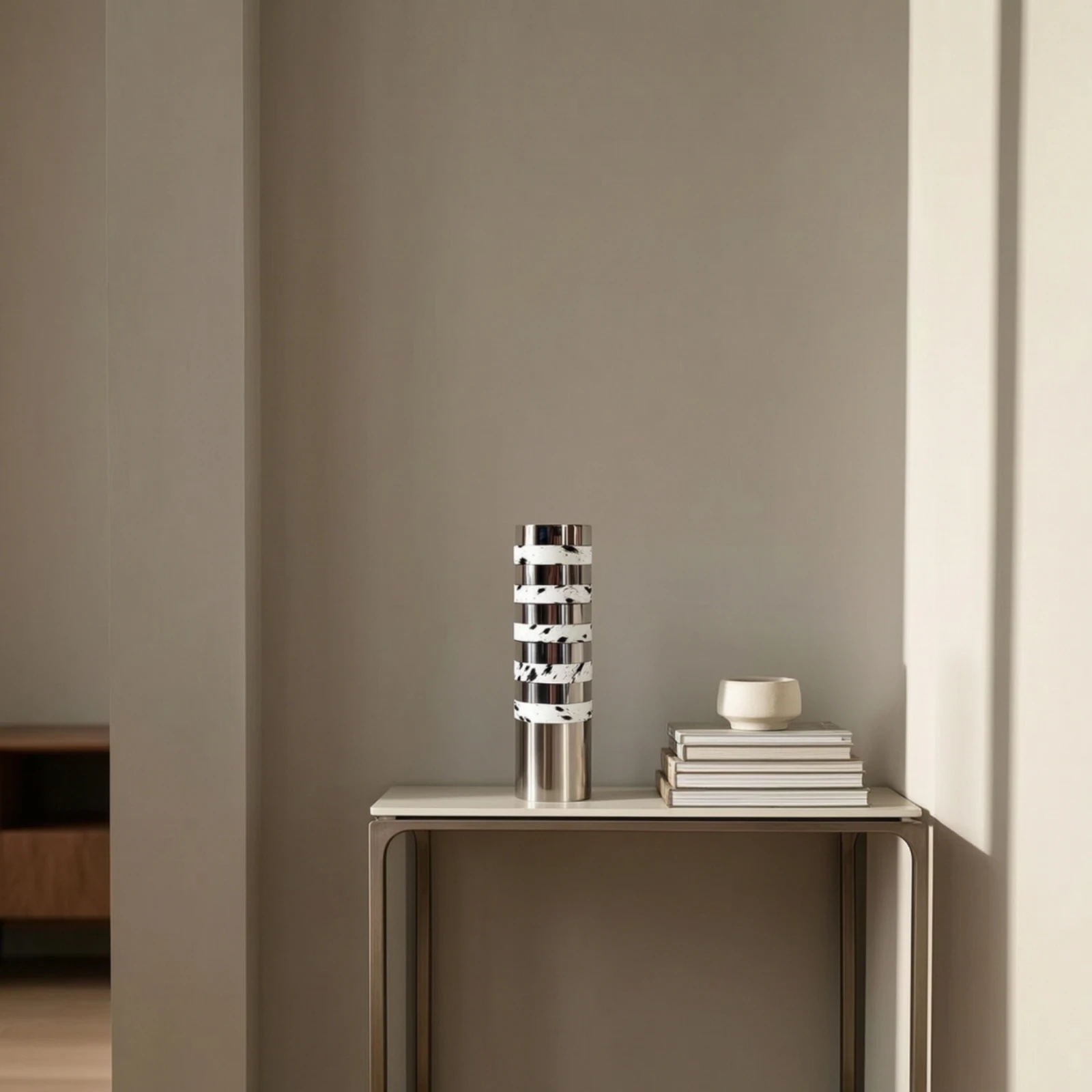 Flower Vase Silver-Toned Metal Vase Floral Vessel Modern Sculptural for Living Room, Dining Table