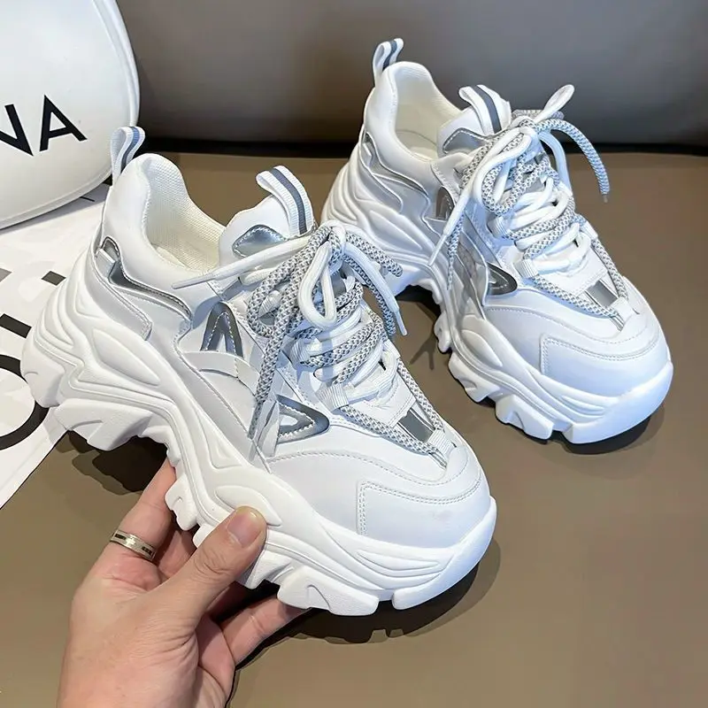 2025 Autumn Bestseller Thick Sole Elevating Sneakers Ins Style Chunky Dad Shoes for Everyday Wear Street Fashion