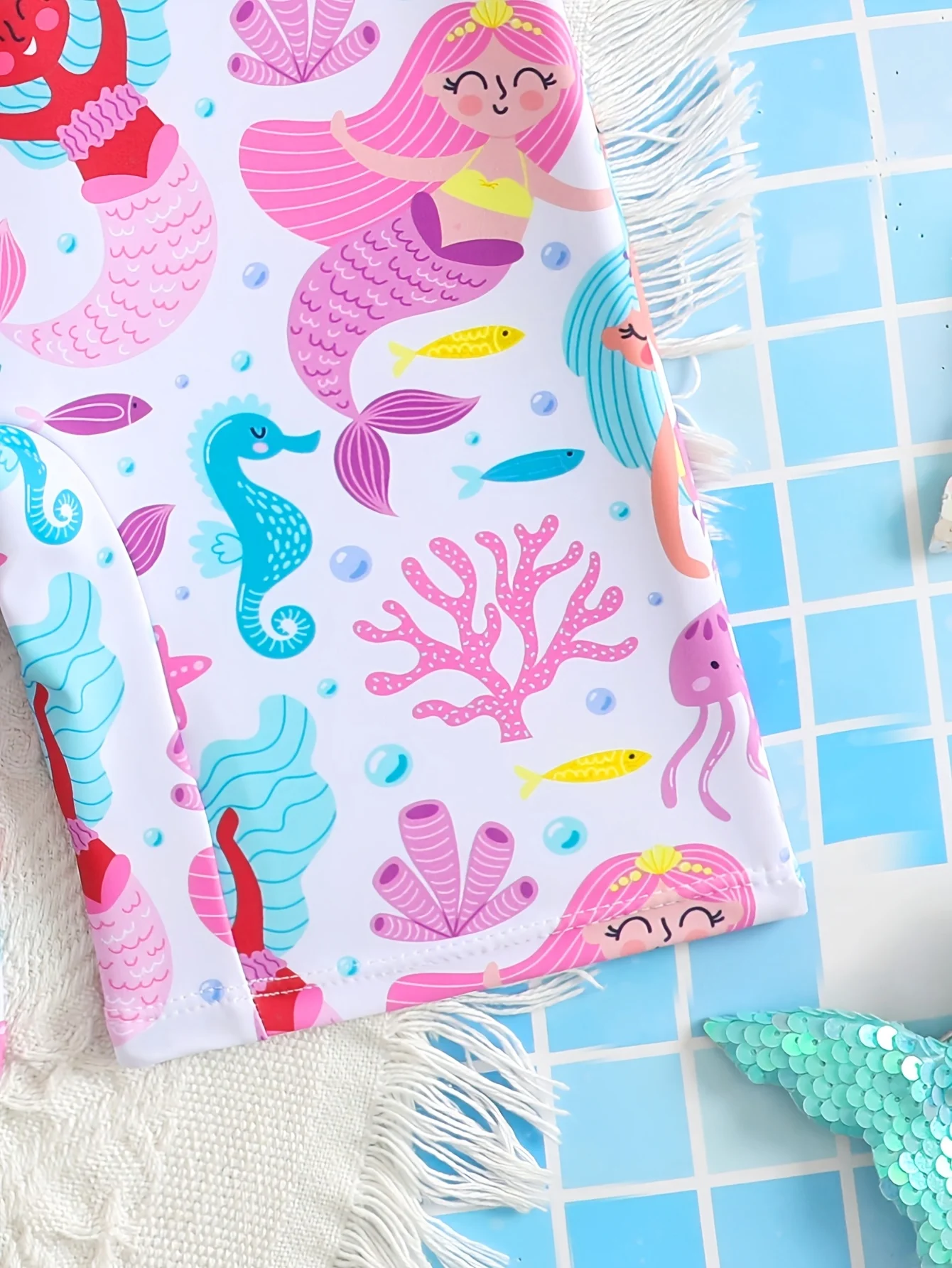 Girls' Cute Ocean Mermaid Princess All-Over Print Casual Fashion Swimwear Pink Long-Sleeved + Cartoon Print One-Piece Swimsuit Suitable for 4-8 Year Old Children for Beach and Seaside Leisure Vacations view 4