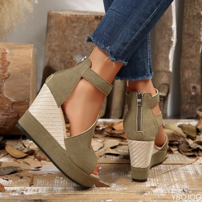 صيف جديد كبير المنحدر كعب فم السمكة المرأة الصنادل مع سستة منصة مقاومة للماء صنادل عالية الكعب للارتداء الخارجي 2026