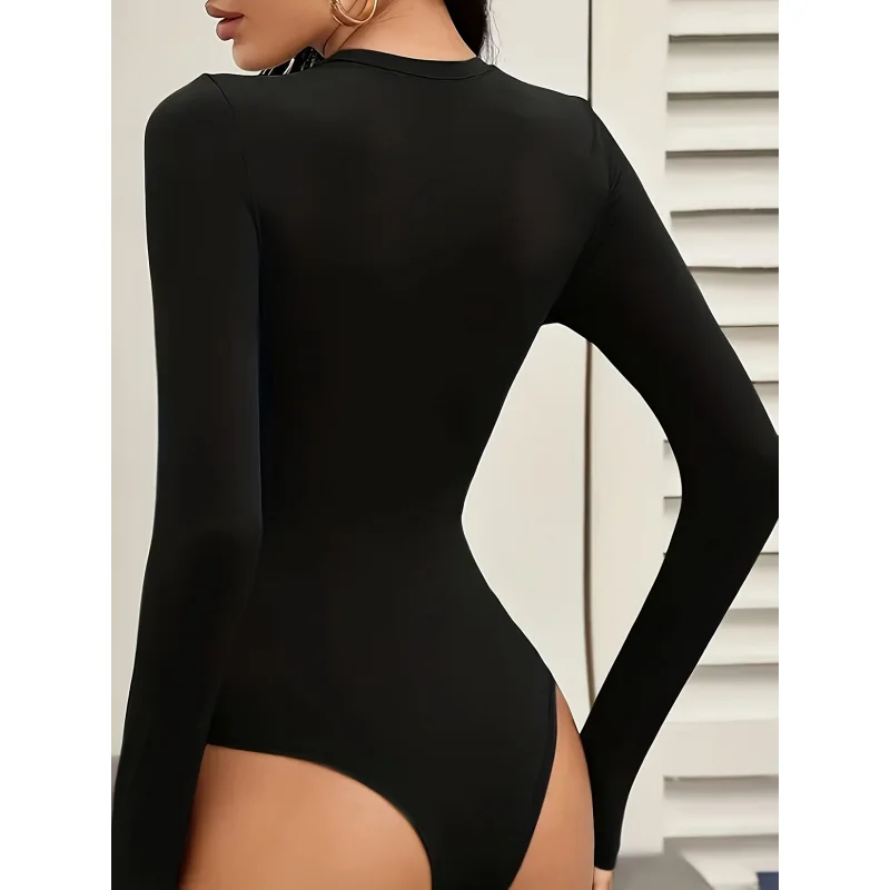 Immagine 4: Tuta da donna a maniche lunghe con scollo rotondo, elastica, morbida