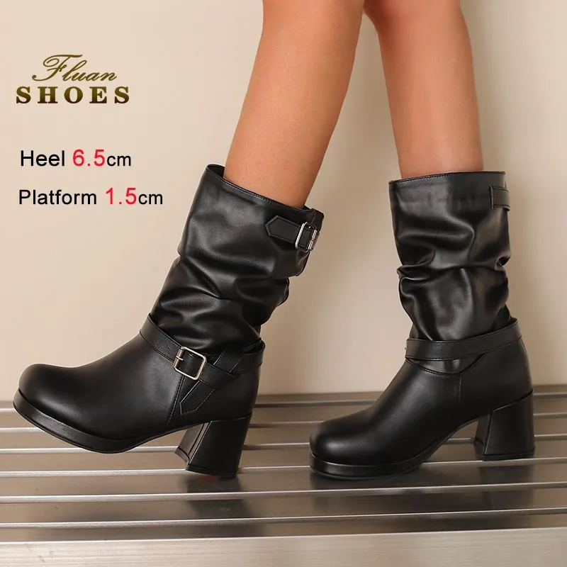 2025 موضة الأحذية النسائية 6.5 سنتيمتر كعب خشن منتصف العجل الأحذية بلون الجلود مشبك أحذية طويلة سيدة التجارة الخارجية فارس التمهيد