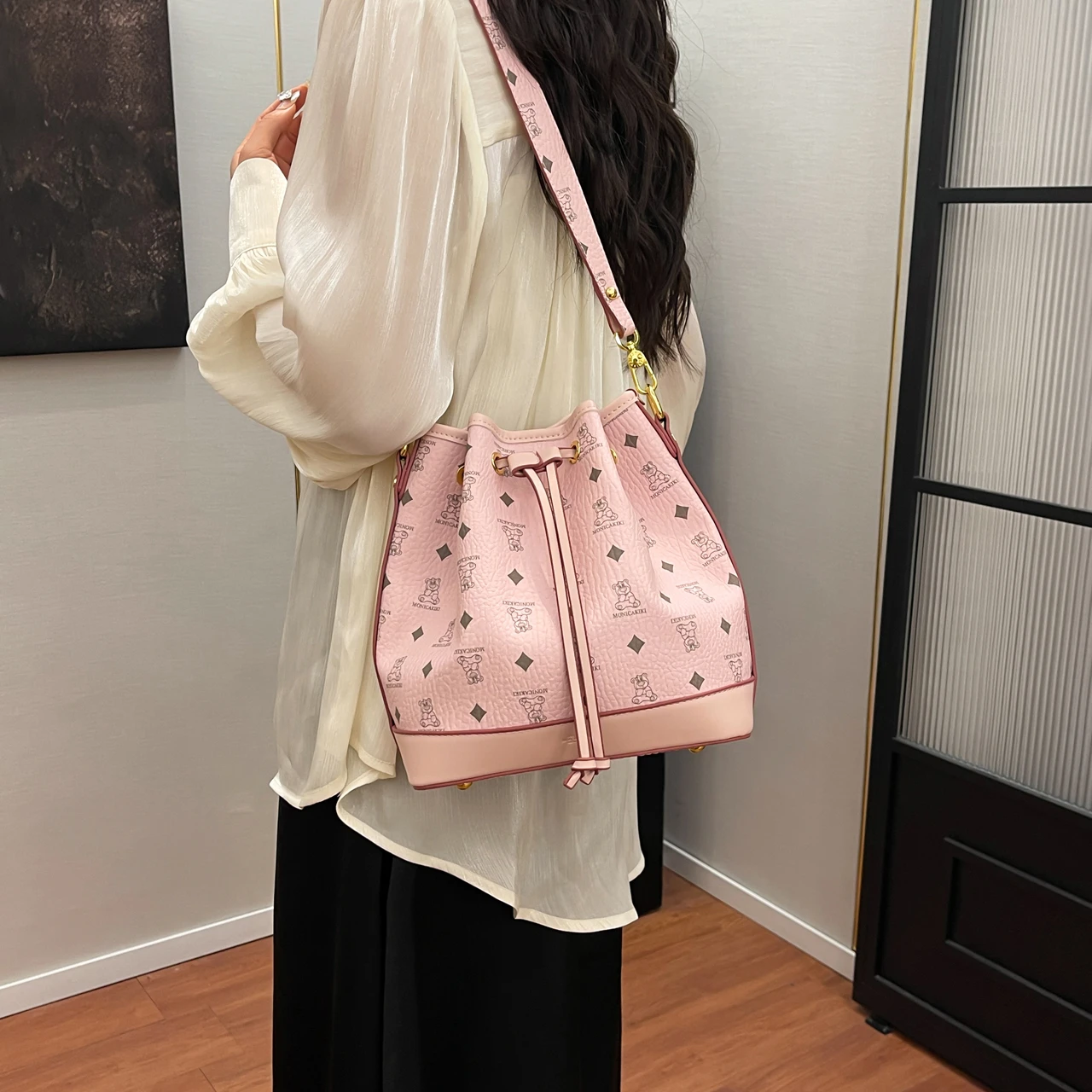 

​​2025 New Drawstring Bucket Bag, Spacious Teddy Bear Inspired Shoulder Purse for Women, Adjustable Crossbody Hobo Bag