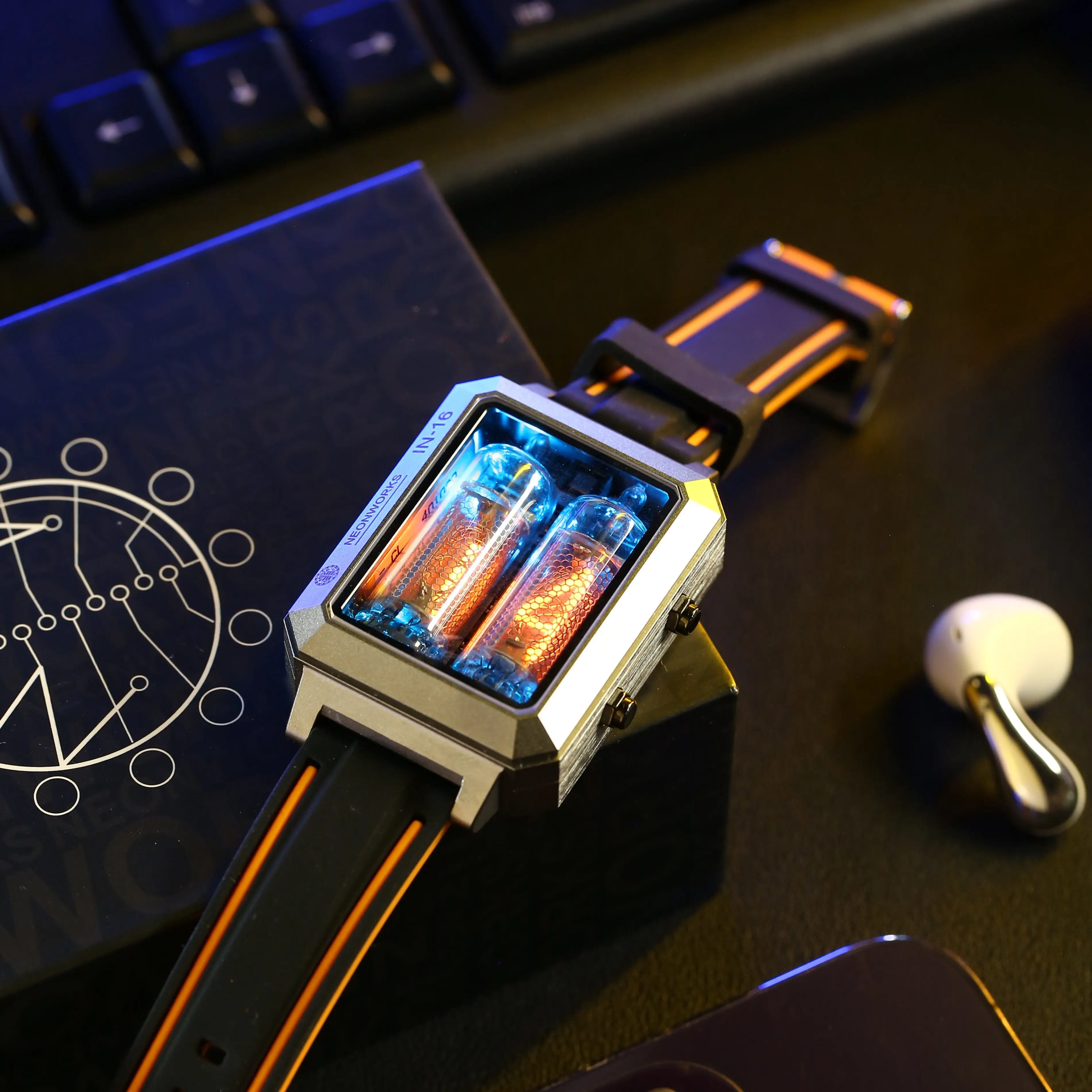 IN16 Nixie Tube Watch Steampunk Retro Sapphire Glass Metal Case Wireless Charging for Collectors Nice Gifts