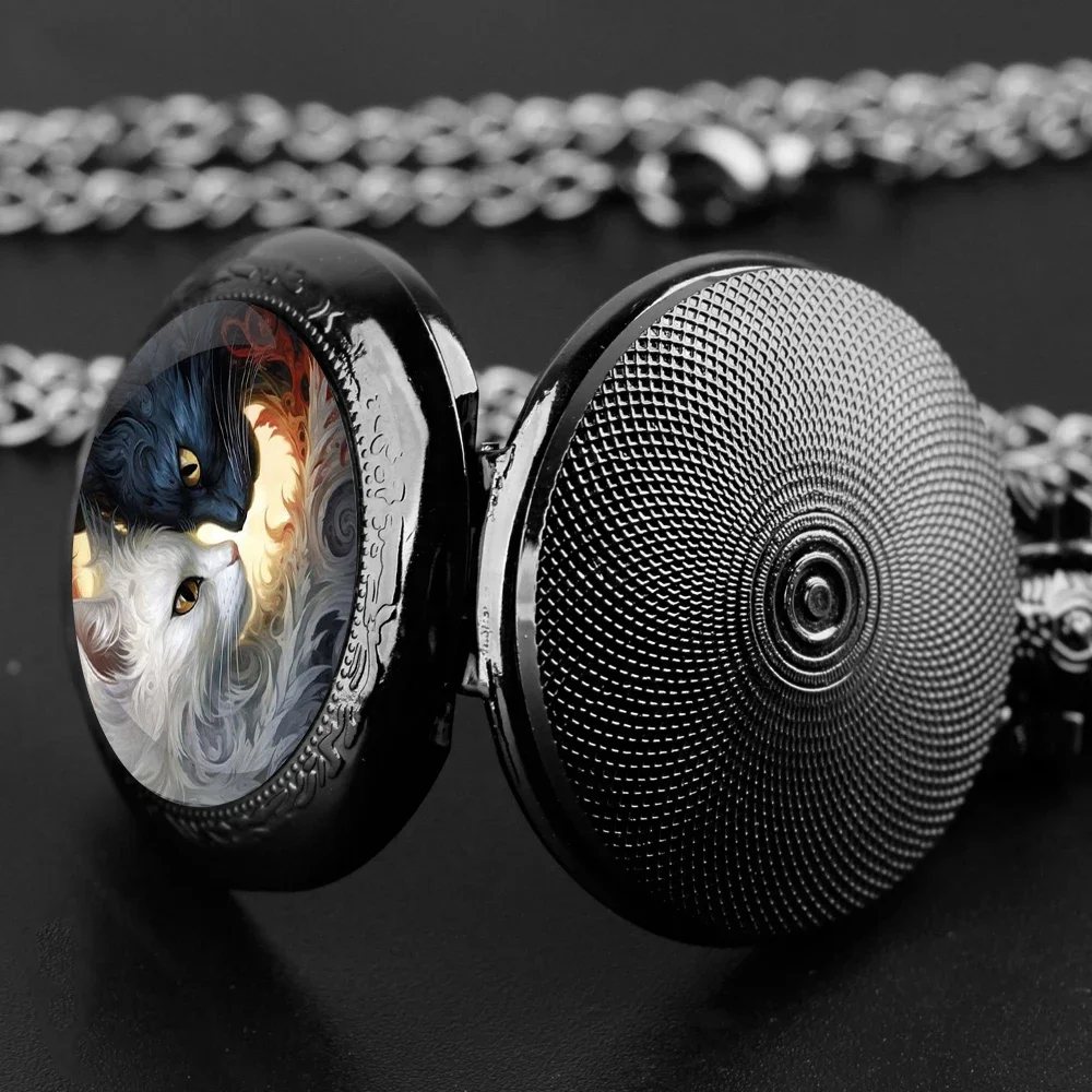 Relógio de bolso de quartzo com cúpula de vidro com padrão de gatos preto e branco com corrente resistente mostrador de numerais arábicos para homens e mulheres presentes requintados