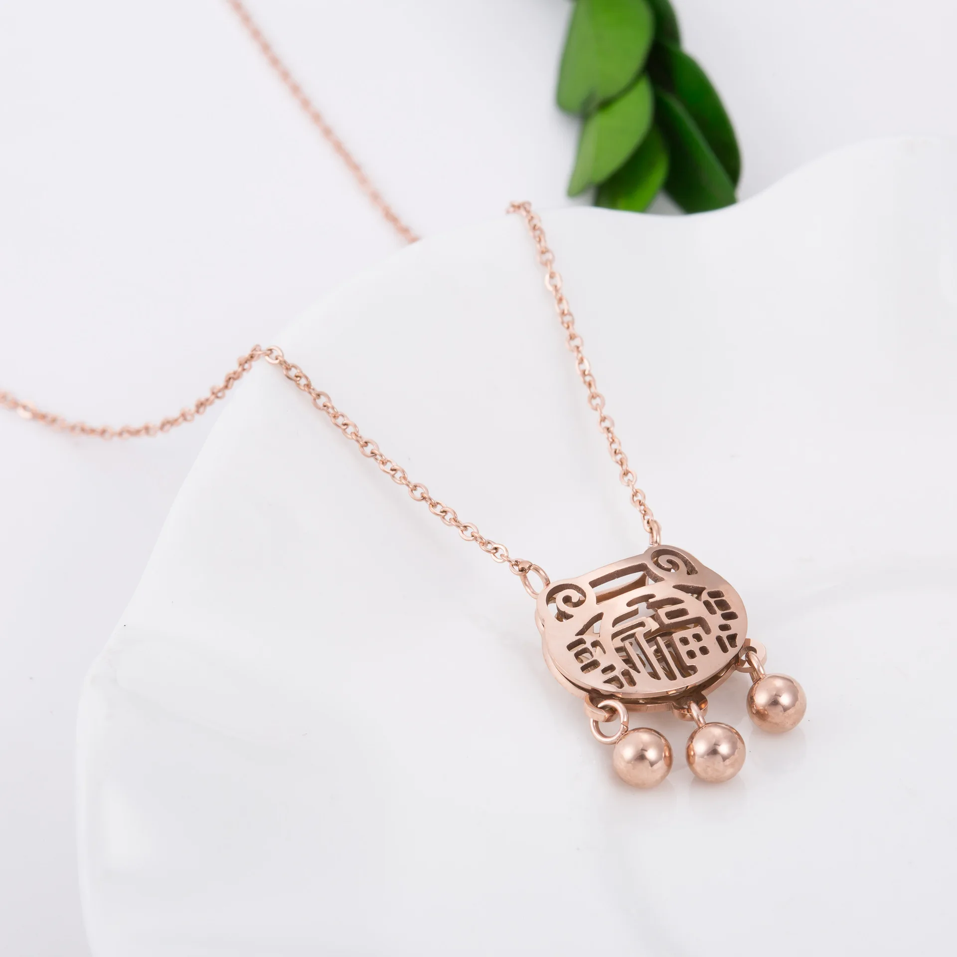 18K rose gold plated trend longevity lock necklace does not fade fashion temperament collarbone chain