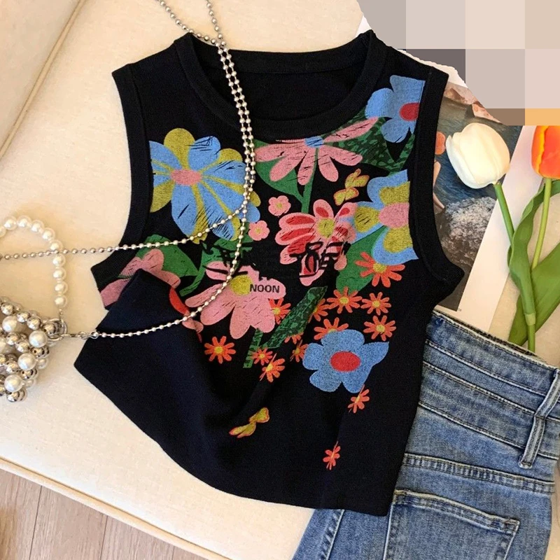 Damska koszulka bez rękawów z okrągłym dekoltem, z nadrukiem graffiti i kwiatów, nowy wzór na lato 2024, unikalny i uniwersalny top.