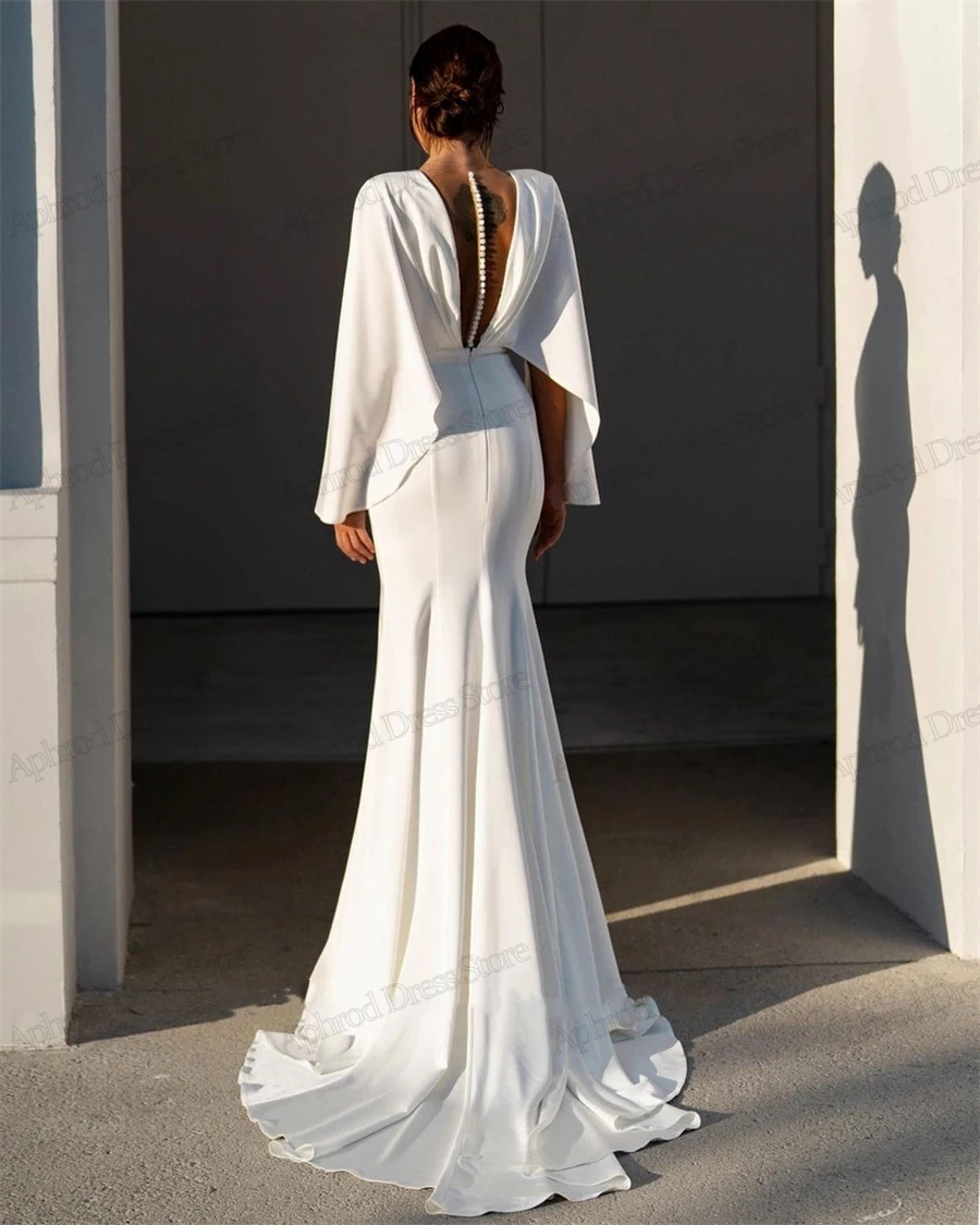 Abiti da sposa semplici Guaina in raso Sirena Maniche svasate Profondo scollo a V Backless Abiti da sposa Lunghezza pavimento Abiti da sposa 2024