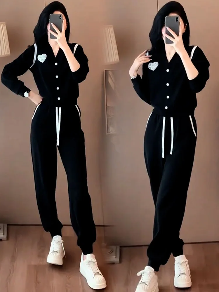 

Повседневный модный комплект для женщин, осень 2024, новый стиль, элитная маленькая спортивная одежда, толстовка и брюки, комплект из двух предметов