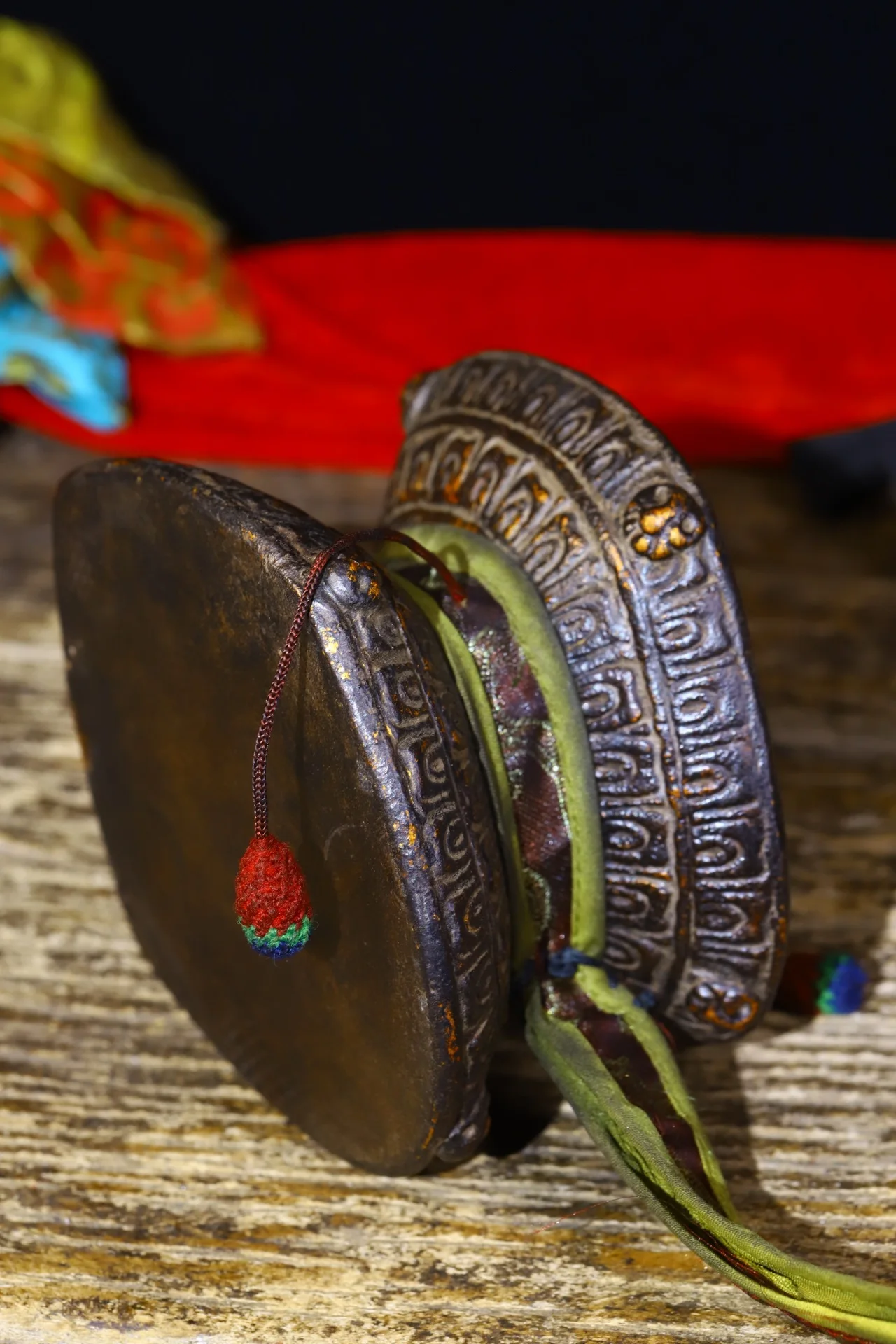 

6"Tibetan Temple Collection Old Bodhi Root Cinnabar Vajra pattern Buddha Drum Prayer flag Amulet DharmaTown house Exorcism