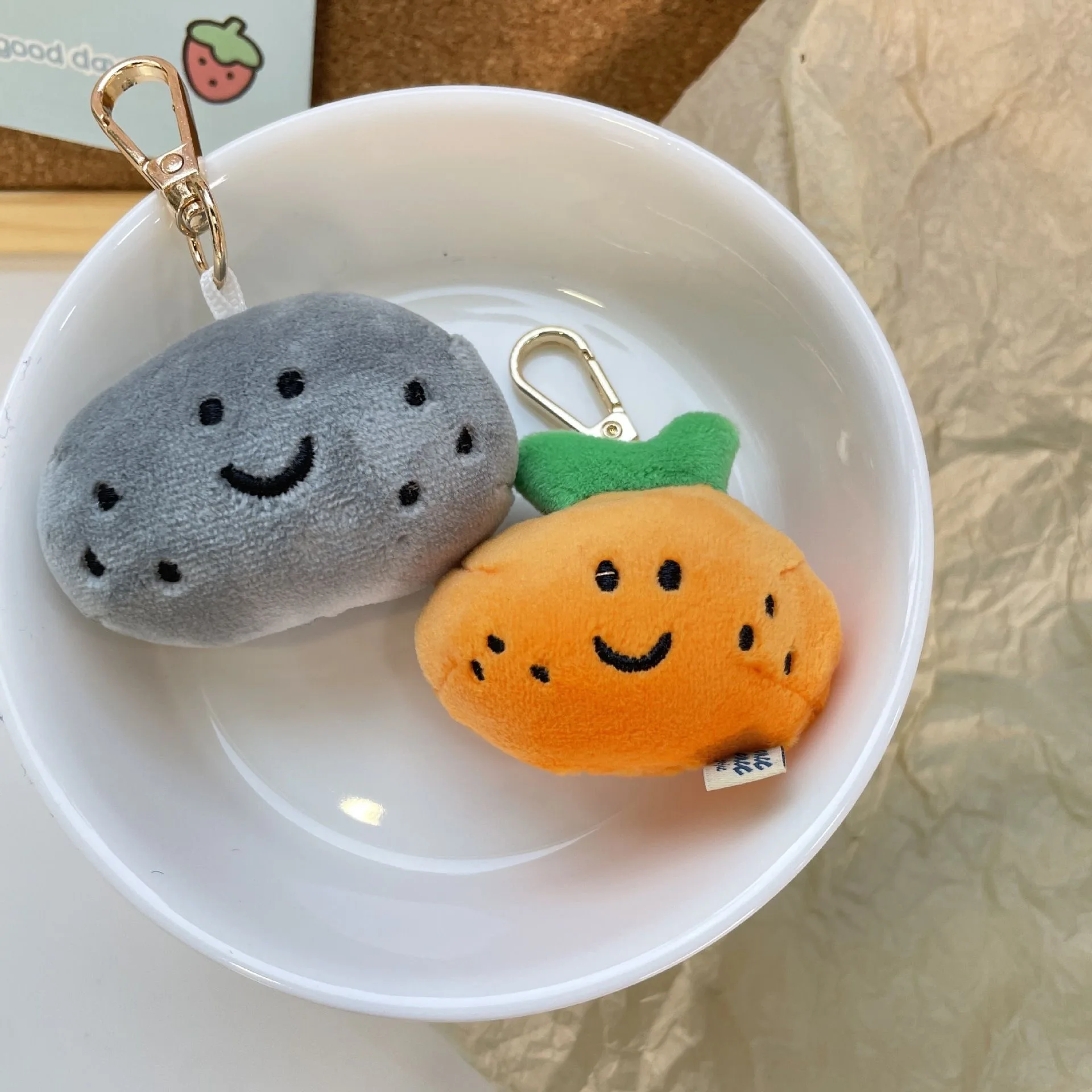 Lindo Llavero de Peluche Naranja de la Isla de Jeju, Versión Coreana, con Colgante de Fruta Naranja Sonriente y Muñeca de Piedra Pequeña, Regalo Diario para Niñas