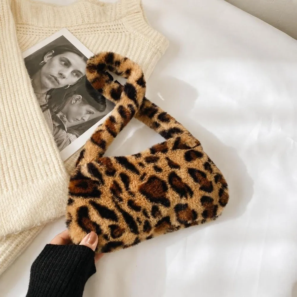 Soft Women's Shoulder Bag Cow Print Faux Fur Underarm Bag Leopard Print Casual Wear Women's Fluffy Bag Winter Season