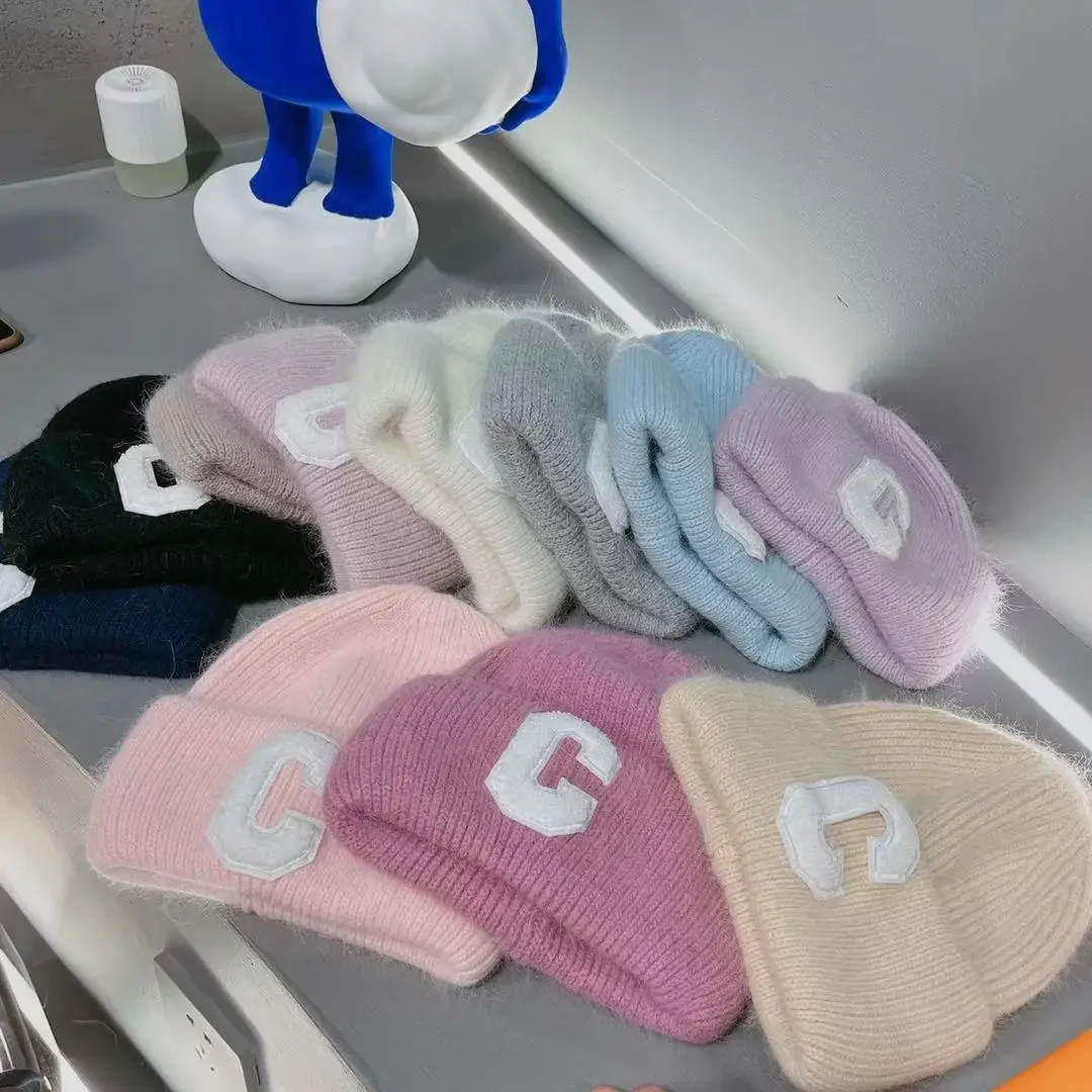 2023 neue Luxus Echt Kaninchen Fell Mützen Frauen Designer Brief C Winter Hut Mode Stricken Motorhaube Weichen, Flauschigen Warme Skullies Kappe – Detail 3