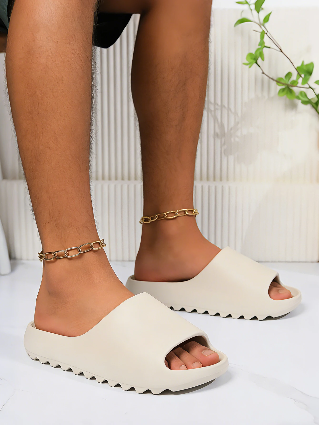 

Men's New Summer Style Classic Simple Solid Color Couple's Casual Eva One-Piece Flat Slip-On Beach Hollow Breathable Slippers Suitable for Outdoor and Home Use, Comfortable and Lightweight Slide Sandals