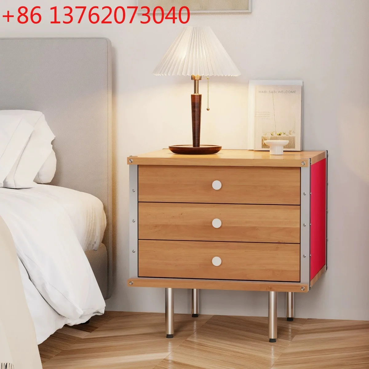 Средневековая тумбочка Eames, светлый роскошный шкаф рядом с диваном в гостиной, креативные контрастные цвета.