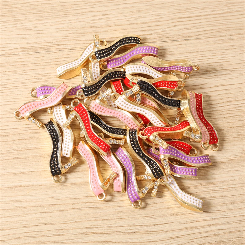 10 Stück Niedliche Emaille-Anhänger in Form von High Heels, Taschen und Lippenstiften für die Herstellung von Halsketten, Ohrringen, Armbändern, DIY-Bastelarbeiten und Schmuckzubehör – Detail 5
