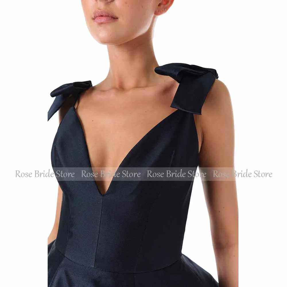 الأزرق الداكن فساتين لحضور الحفلات الموسيقية للنساء السباغيتي الأشرطة الانحناء فساتين حفلات أنيقة طويلة الخامس الرقبة ألف خط بلا أكمام ثوب مسائي رسمي