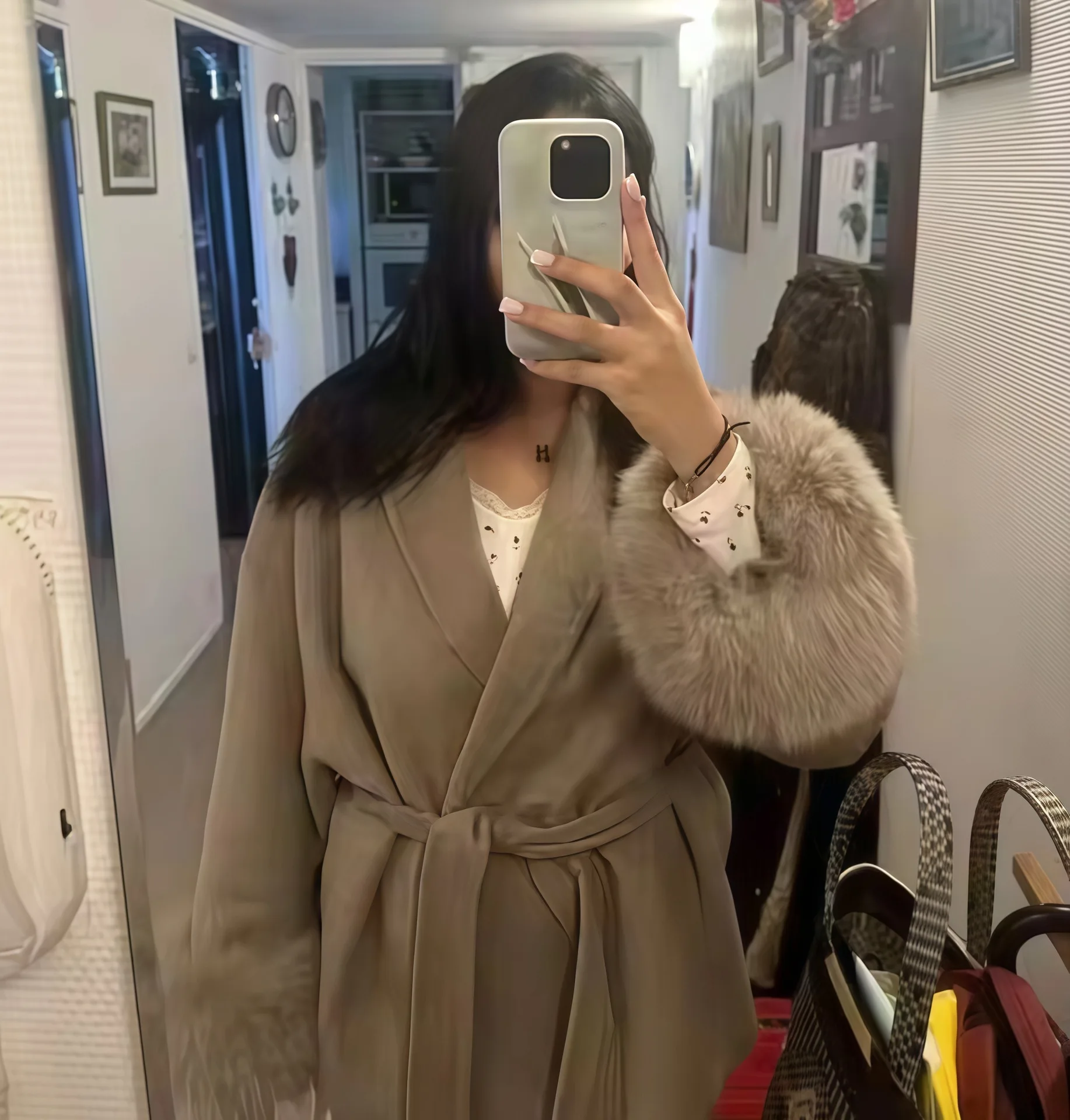 BJTZ النبيذ الأحمر الفراء الكفة حجم كبير مع حزام معطف الصوف جديد ملفوفة طويلة الأكمام سترة المرأة موضة ماريا خريف شتاء 2024