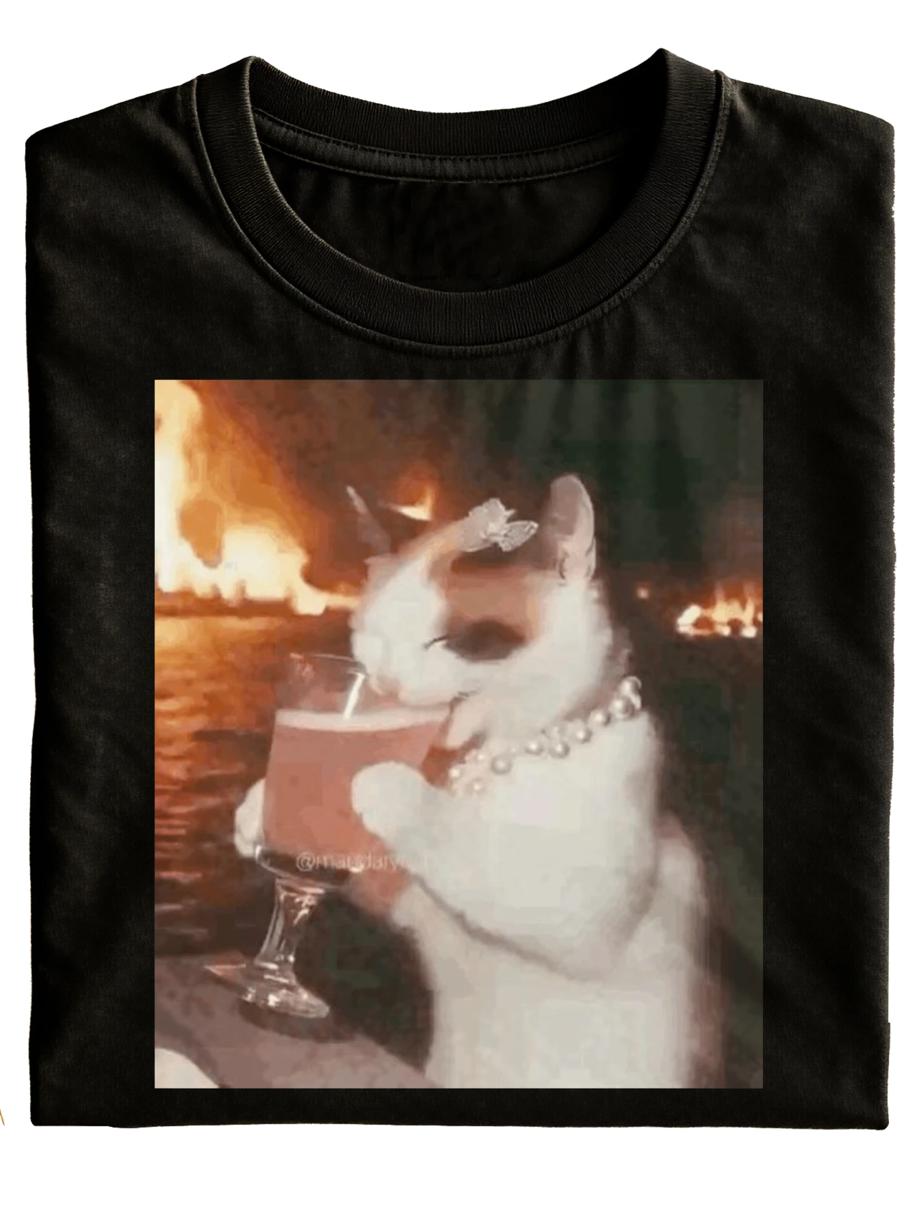 Funny Cat Drinking Cocktail with Pearl Necklace And Flower On Head Printed T-Shirt Black for Casual Wear Party Gift   Fashionable Versatile Holiday Style, PLUS SIZE