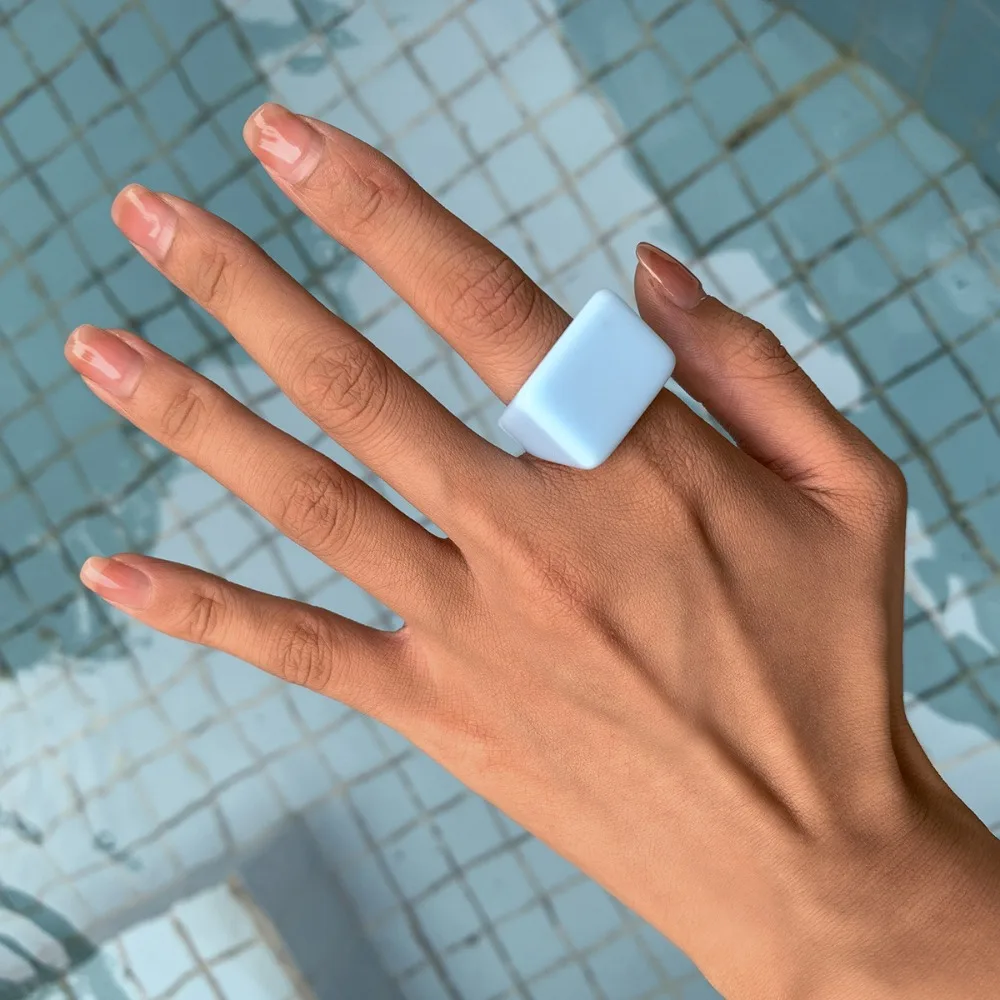 مزاجه جديد الموضة الملونة الاكريليك خاتم البساطة المرأة هندسية حلقة مربعة الراتنج مزاجه الدائري