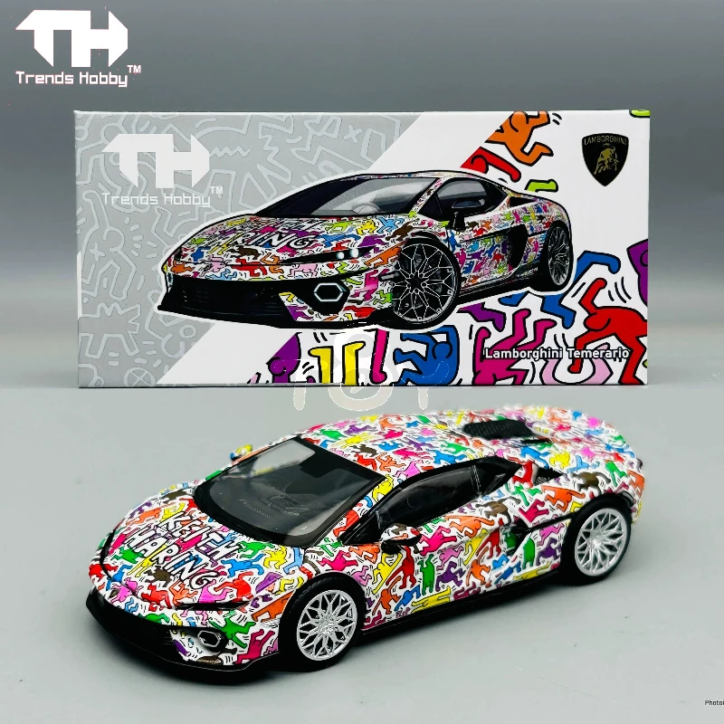 1:64, Edición limitada para Taiwán. Colaboración de graffiti entre Temerario y Keith Haring. Modelo de coche en miniatura de aleación fundida a presión.