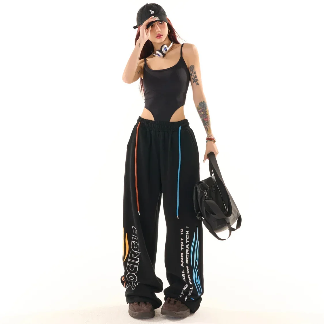 New High Street Hip-hop Black Letter Print pantaloni della tuta uomo e donna pantaloni Casual dritti larghi americani Streetwear pantaloni della tuta