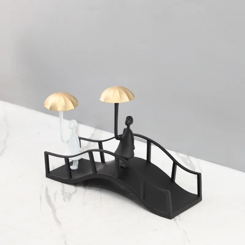 Modern Creative Metal Character Arch Bridge Resin Ornaments Living Room Entrance Room Character Display Crafts Birthday Gifts