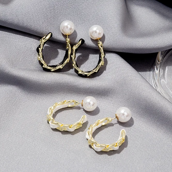 

French semi-circle light luxury chain C-shaped circle temperament pearl female earrings fashion niche high sense wholesale