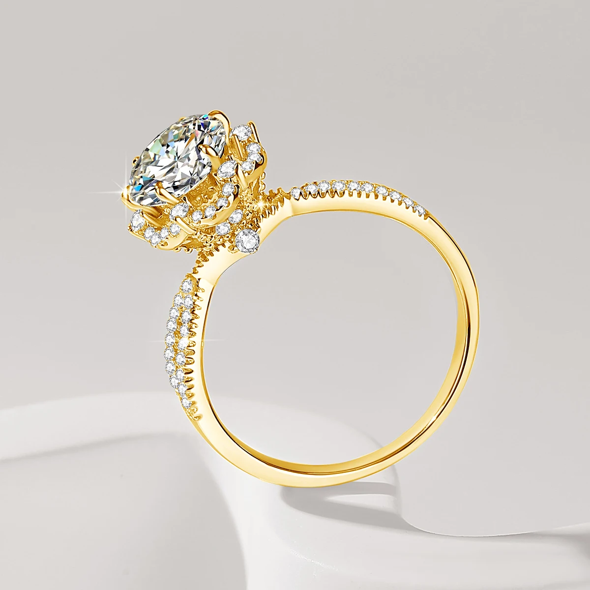 Vintage Kronen-Halo-Ring 18K vergoldet 925 Silber Runder Moissanit-Mittelstein Verlobungs- und Hochzeitsschmuck Geschenk für Frauen – Detail 4