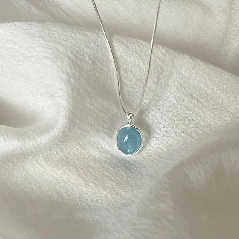 Simple Retro Oval Aquamarine Pendant Necklace For Women Girls Luxury Snake Chain Necklace Fashion Temperament Jewelry Gifts