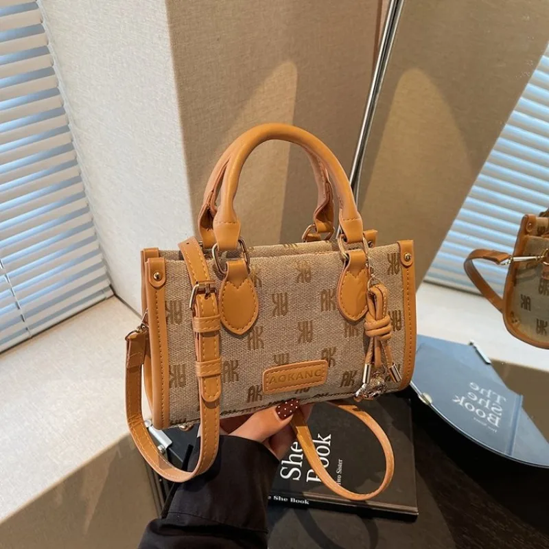 

Luxury Minimalist Shoulder Bag Leather Large Capacity Also Functions As A High-End And Practical Diaper Bag