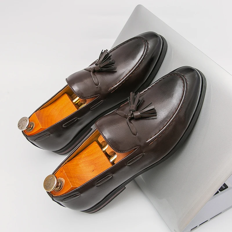 

Classic Men Fringed Shoes Dark Brown Men Casual Comfortable Fashionable Pointed-toe Small Leather Shoes Size 38-46 Men Shoes