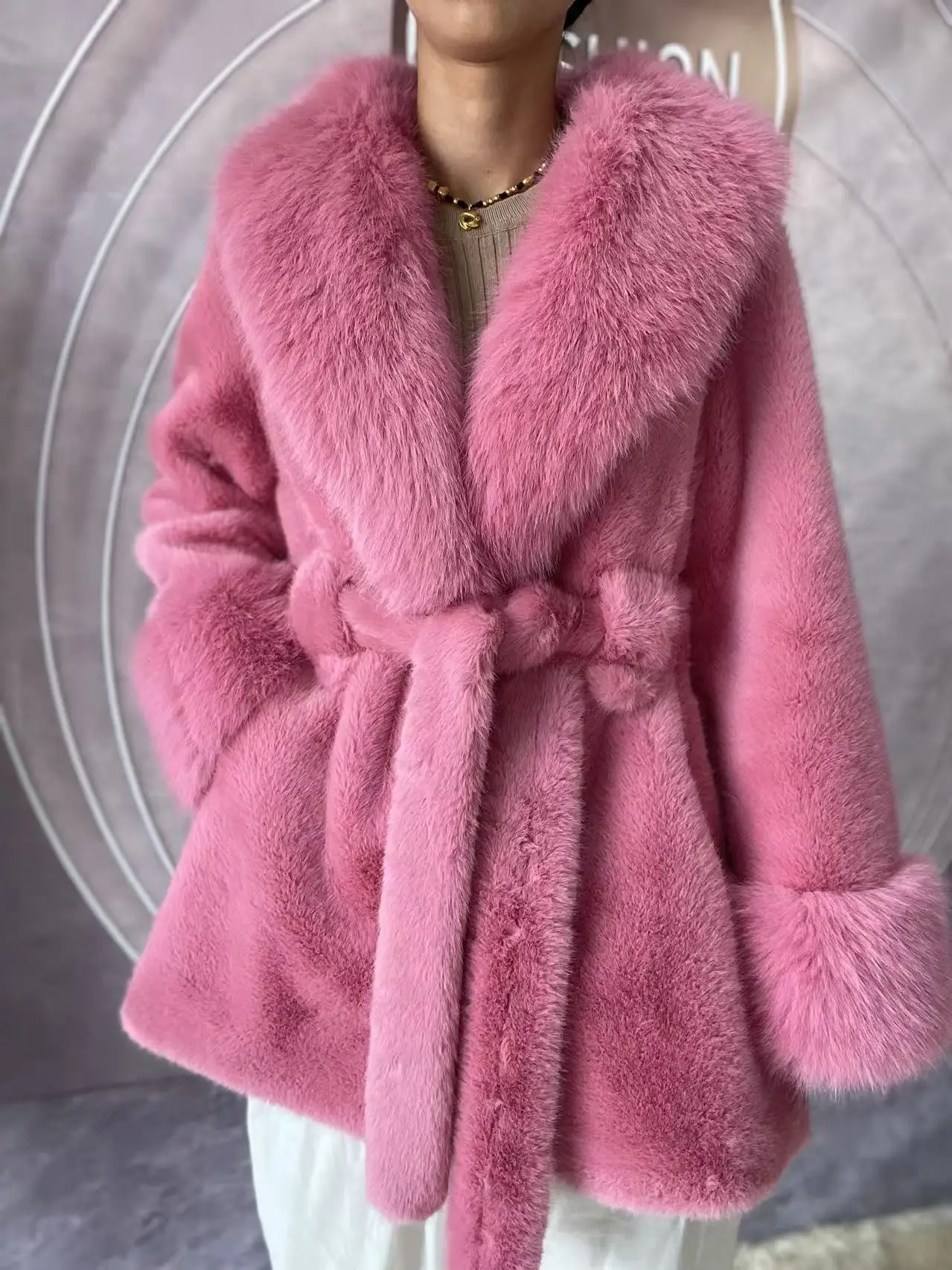 Luxury High Quality New Large Fur Collar Fur Coat Belt Slim Jacket Women Winter Warm Eco-Friendly Mink Fox Fur Coat Premium Tops
