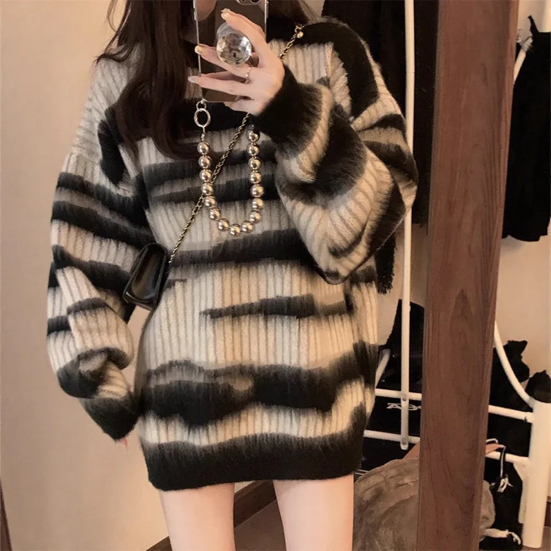 Women's Oversized Fuzzy Striped Knit Sweater, Loose-Fit Long-Sleeve Crewneck Pullover, Casual Black & White Tie-Dye Style