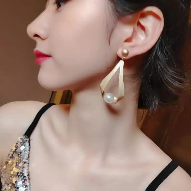New  2024 Trendy Round Pearl Drop Earrings For Women Fashion Charm Statement Wedding Earrings Female Custom Jewelry