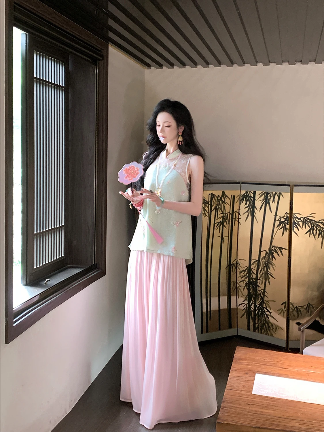 New Chinese Style Heavy Embroidery Linen Women's Top Sun Yaqiao Moon on Willow Branch Summer Collection Sleeveless Stand Collar