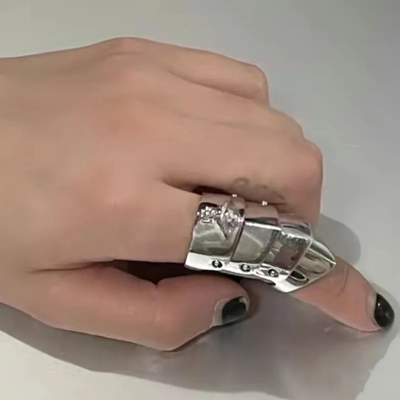 Regalo creativo hip-hop con anello per armatura di attività a quattro sezioni EDC portatile per esterni