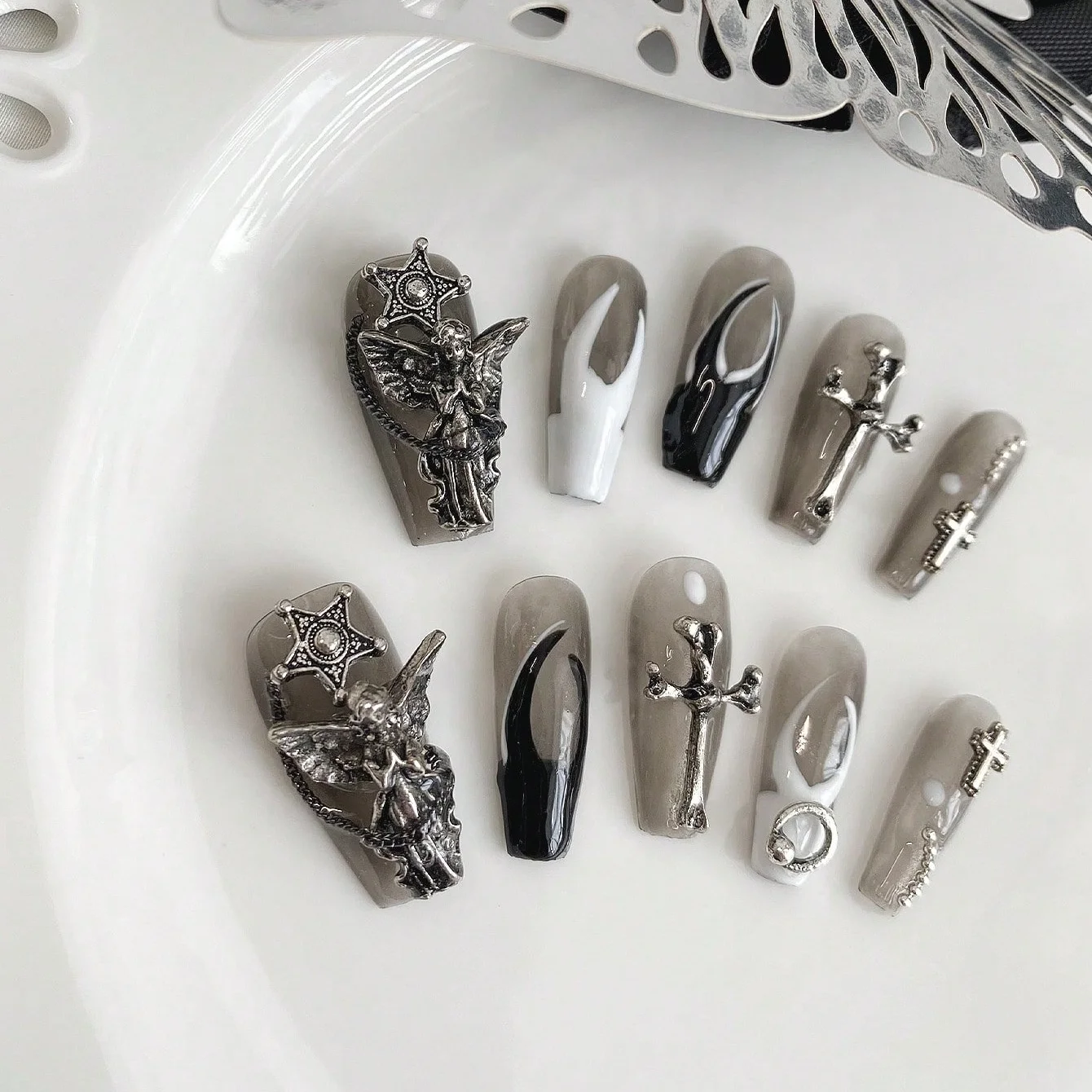 10 pièces d'ongles en forme de cercueil faits à la main, beaux faux ongles, nail art d'ange noir et blanc d'halloween, adaptés aux femmes à utiliser
