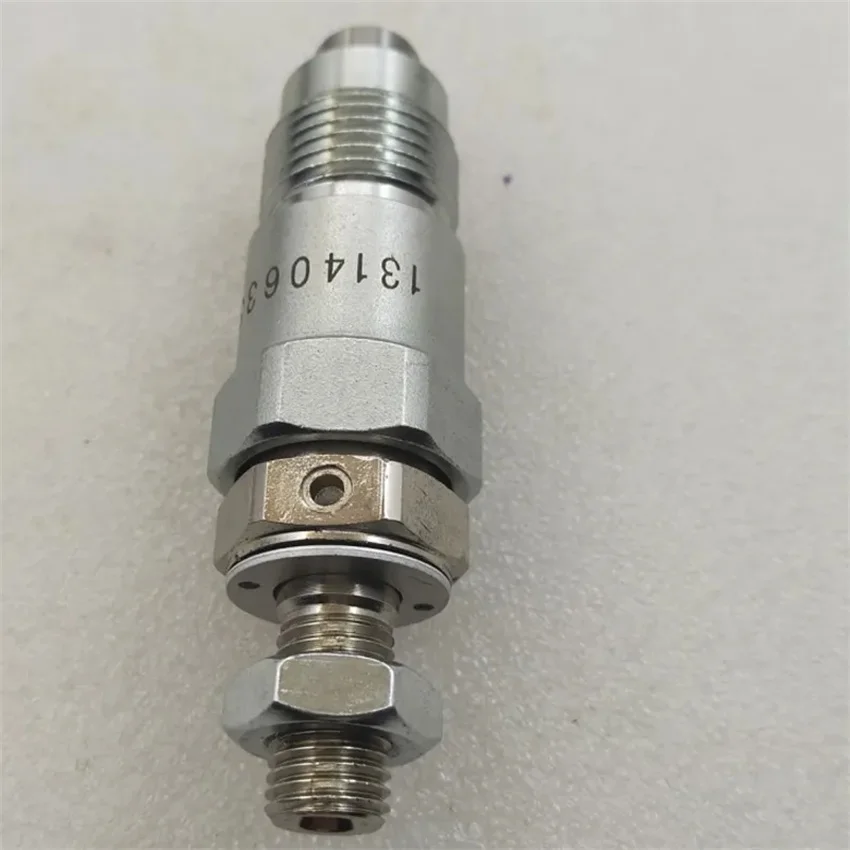 1pcs Fuel Injectors Nozzles SBA131406330 131406330 for Shibaura S723 for Perkins 103.10 Engine Replace Accessoris