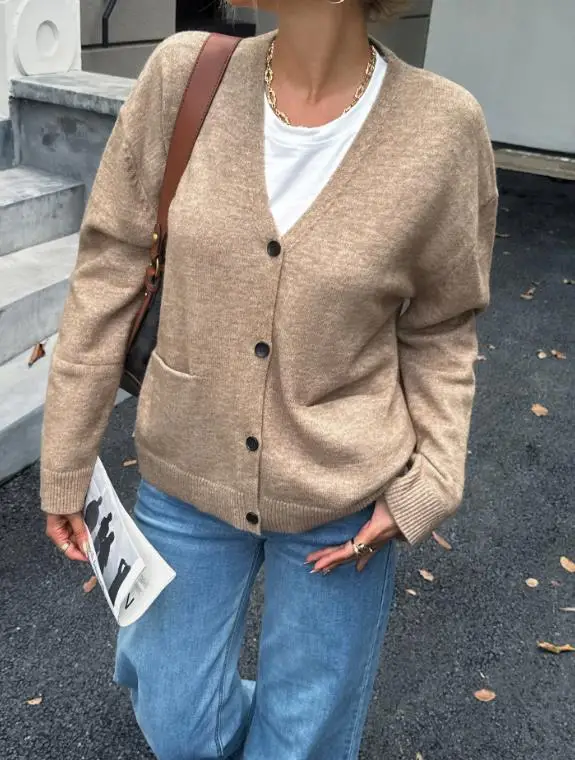 

2025 Casual Vacation Style Button Pocket Solid Color Long Sleeved Sweater Jacket Autumn V-Neck Women's Casual Loose Jacket