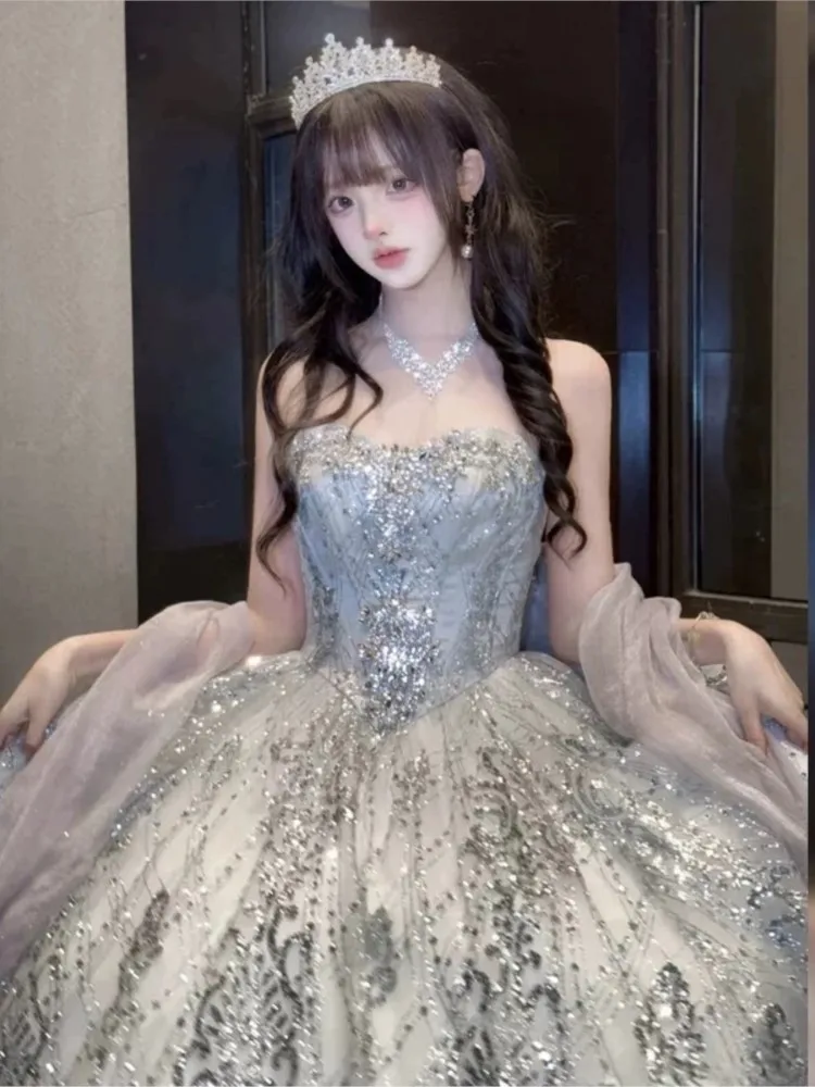 

Потрясающее платье для дня рождения в стиле Light Luxury от Heavy Industry, идеально подходящее для особого случая.