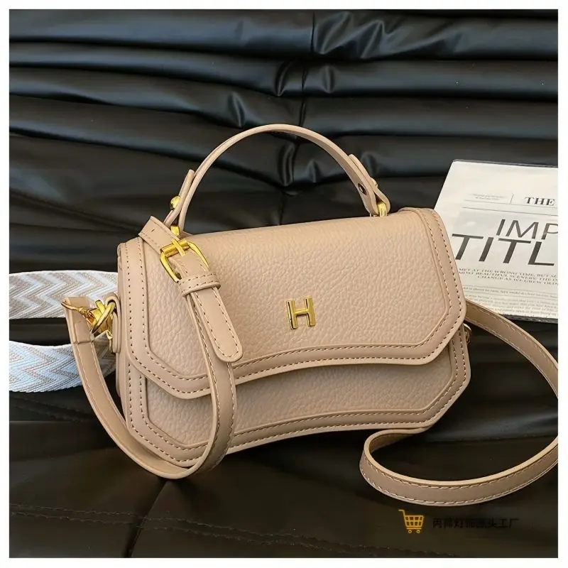 Mini bolsa crossbody de designer de luxo – 2025 nova bolsa feminina, bolsa de couro bege com detalhes chiques, bolsa de ombro elegante